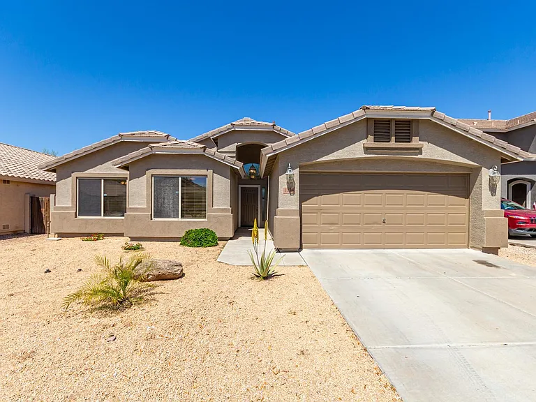 1238 W Dana Dr — Photo 2