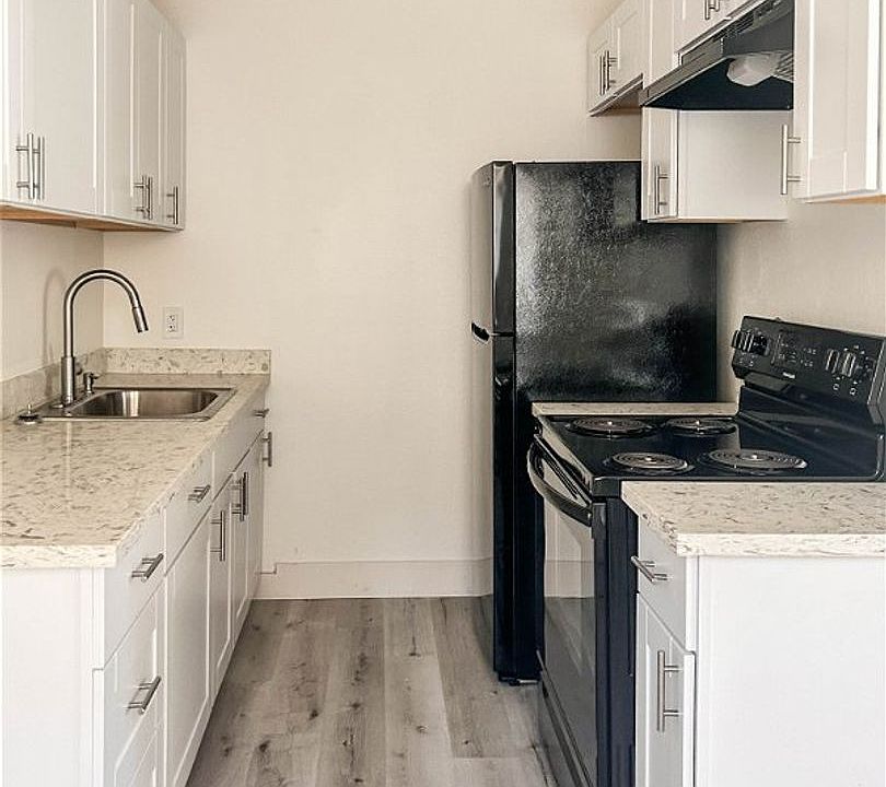 1st image of 1050 43rd Ave #5