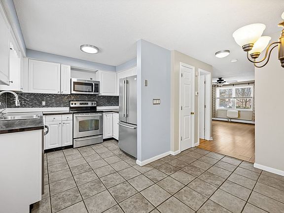 5th image of 67 Brentwood Dr