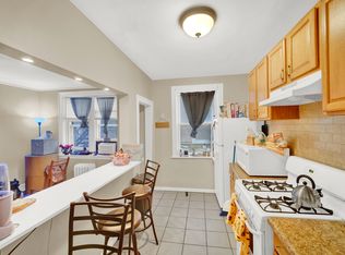 602 Lake St APT 2S, Evanston, IL 60201