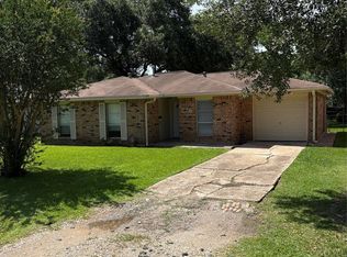 226 E Dumble St, Alvin, TX 77511