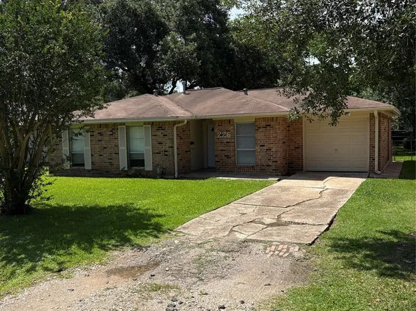 226 E Dumble St, Alvin, TX 77511