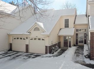 11013 Oregon Curv, Bloomington, MN 55438