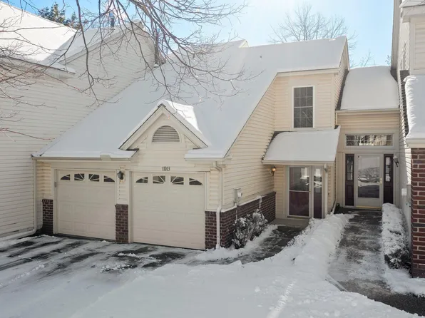 11013 Oregon Curv, Bloomington, MN 55438