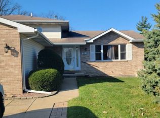 2218 Meadow Ln, Schererville, IN 46375