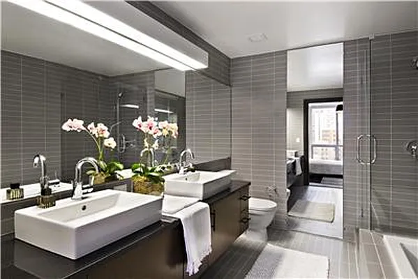 Sold by R New York | media 26