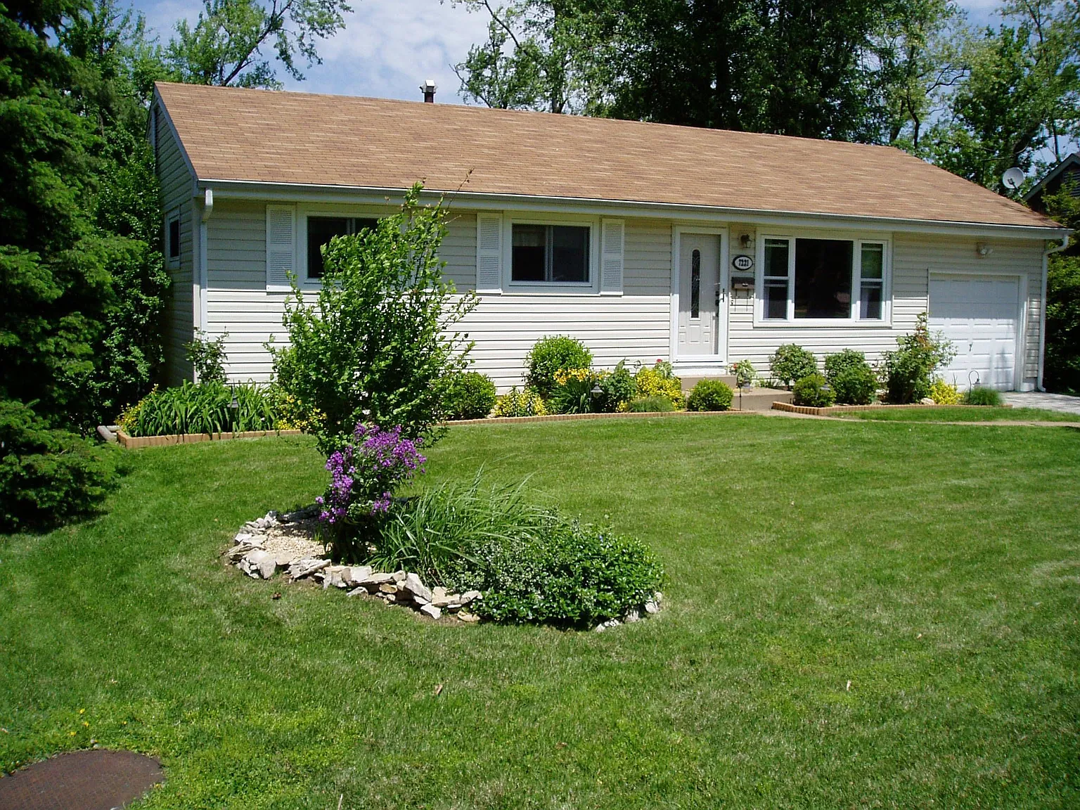 7221 General Sherman Ln photo 1