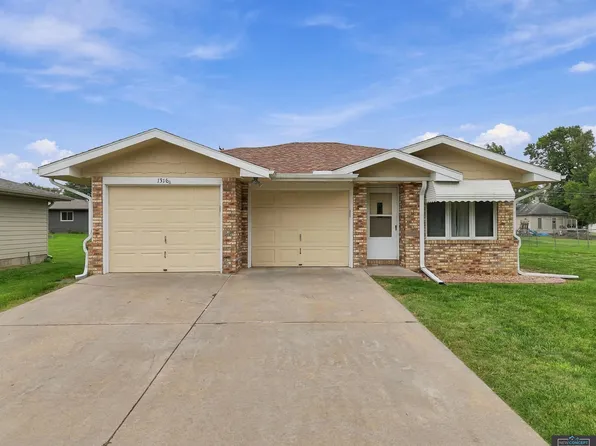 1316 N 16th St, Beatrice, NE 68310