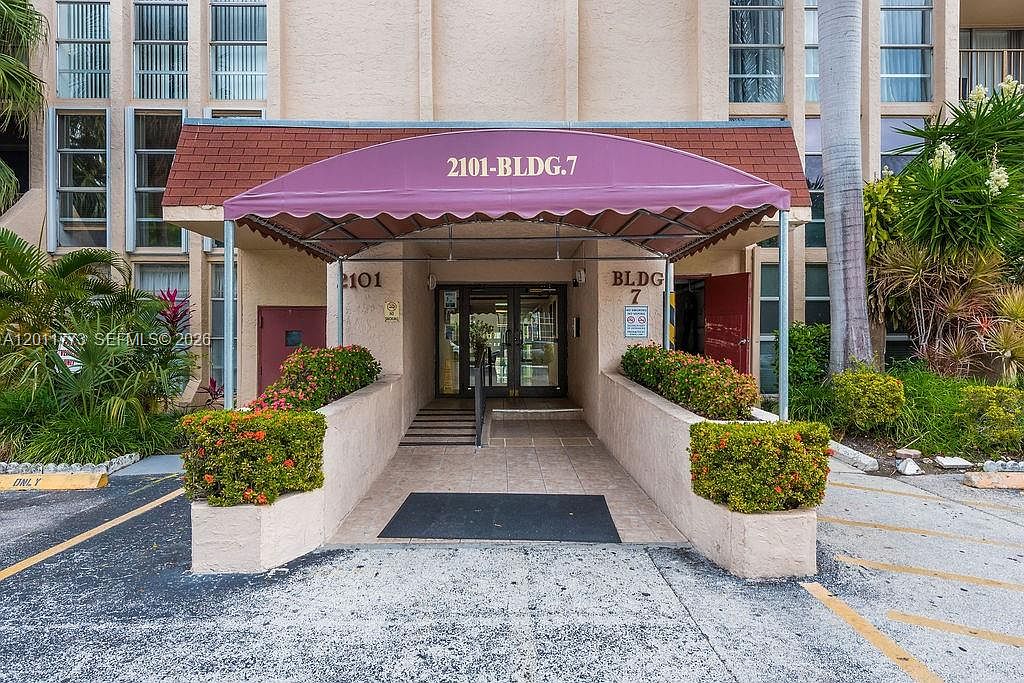 2101 Atlantic Shores Blvd APT 412 · 5