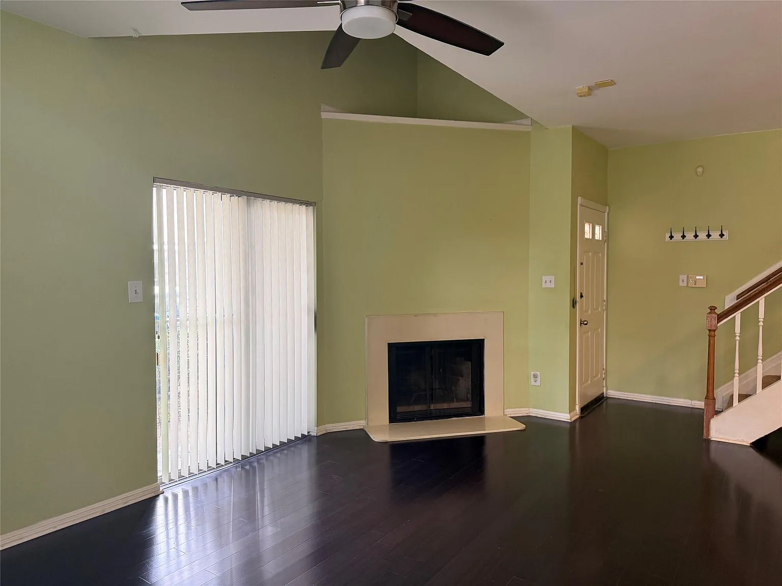 1 bed, 1.5 bath, 1192 sqft, $1,400 — Photo 3