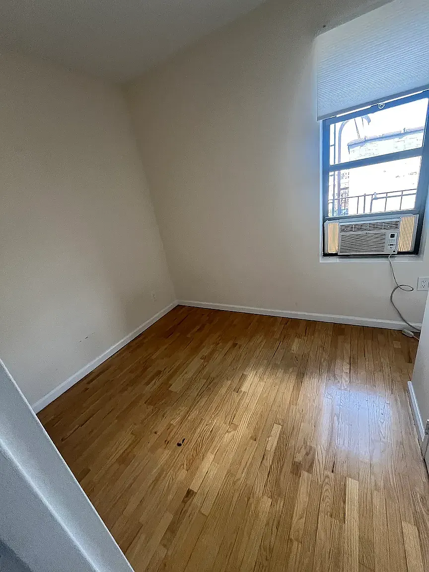 24-31 Steinway Street — Photo 4