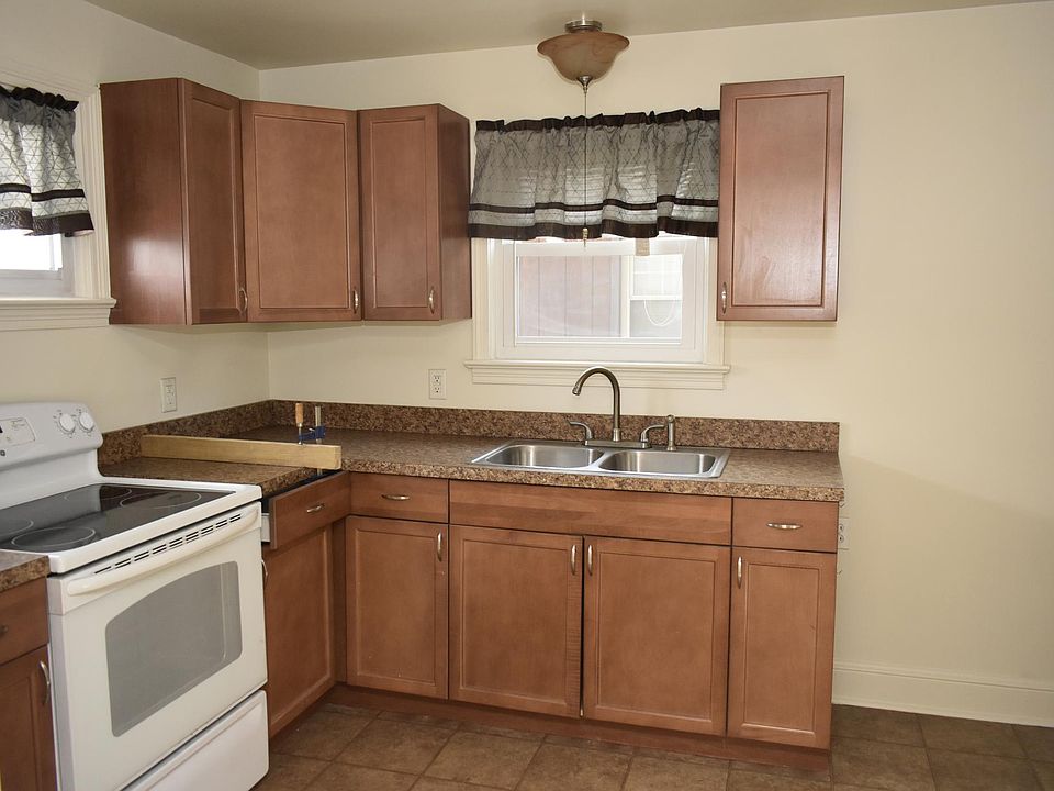 2nd image of 625 E Boundary Ave