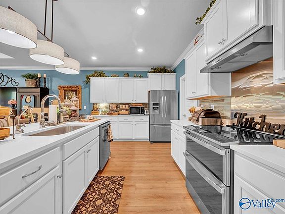 2nd image of 114 Clift Farm Dr