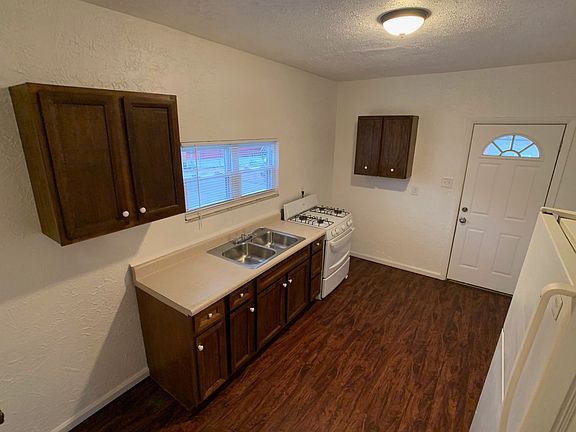5th image of 310 29th St APT 1
