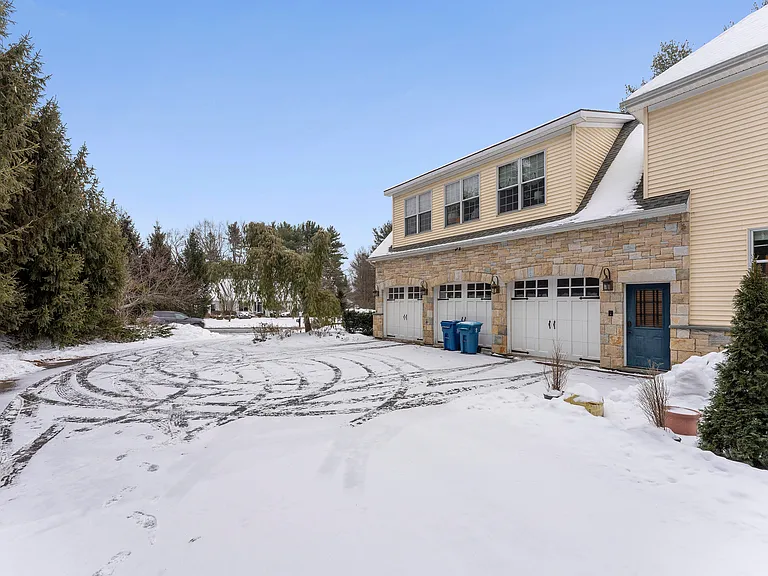 4000 Windsor Dr — Photo 11