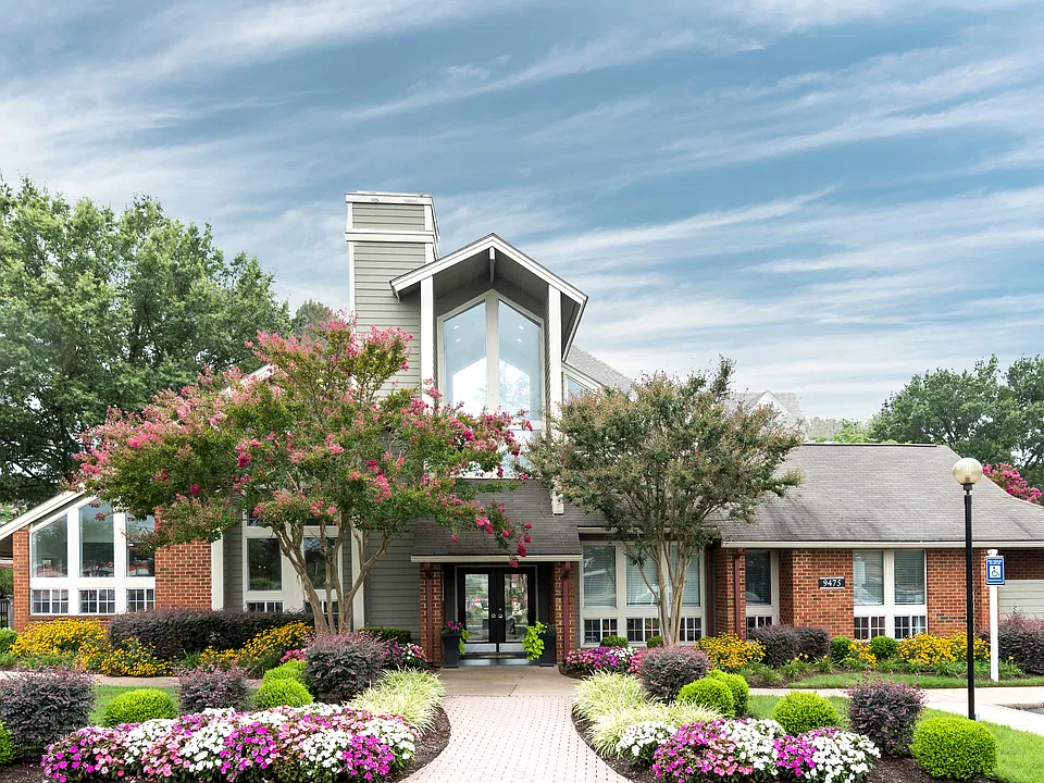 Broadmoor Apartments