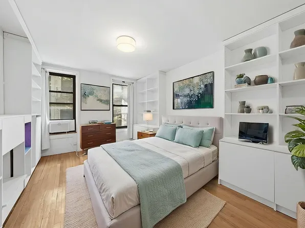 214 E 84th St APT 2C, New York, NY 10028