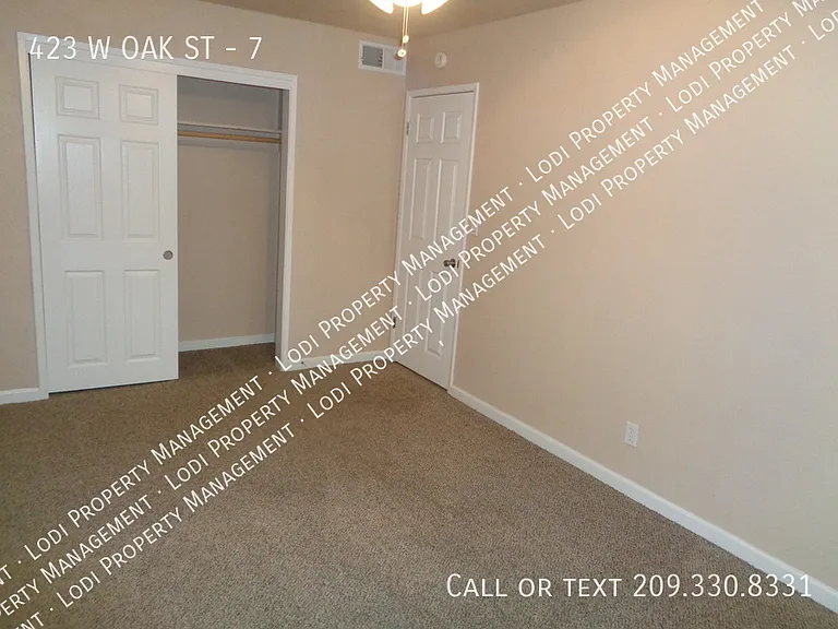 423 W Oak St #7 — Photo 8