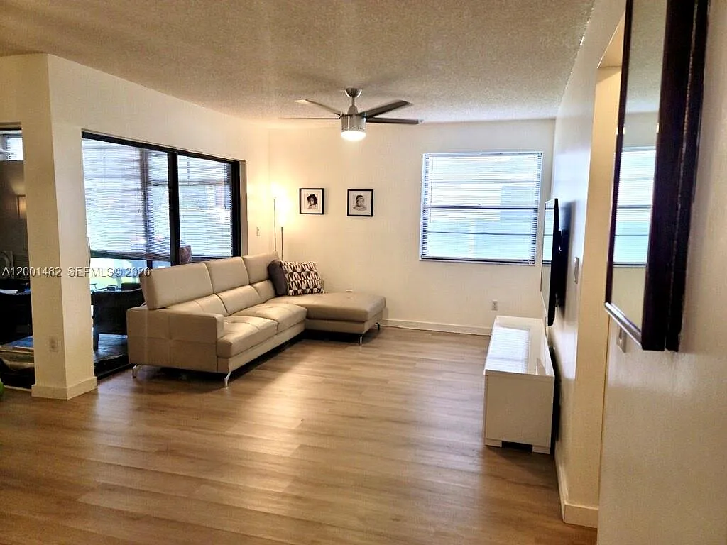 Pierpointe Five Condo I — Photo 3