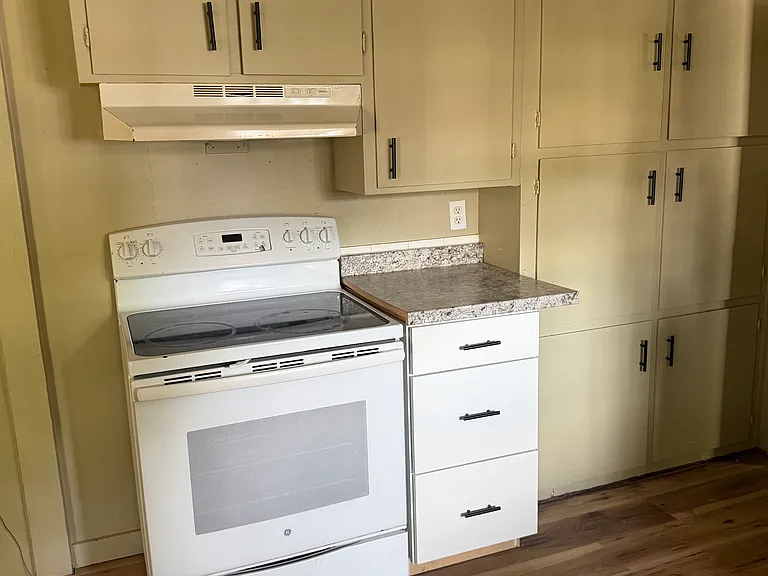 289 SE Hazel St — Photo 9