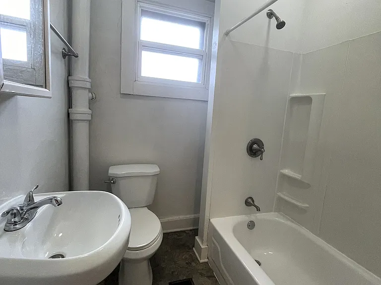1161 Highland St — Photo 7