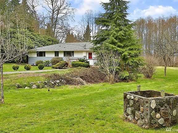 2nd image of 956 Sandy Point Rd