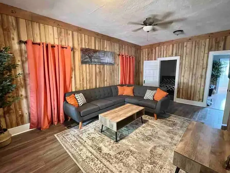 635 Amoretti St — Photo 2
