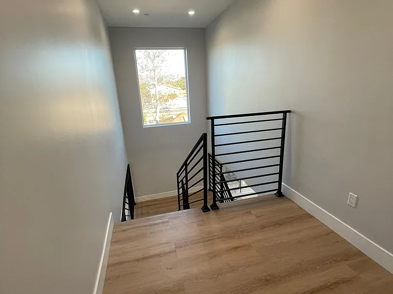 6347 Farmdale Ave — Photo 7