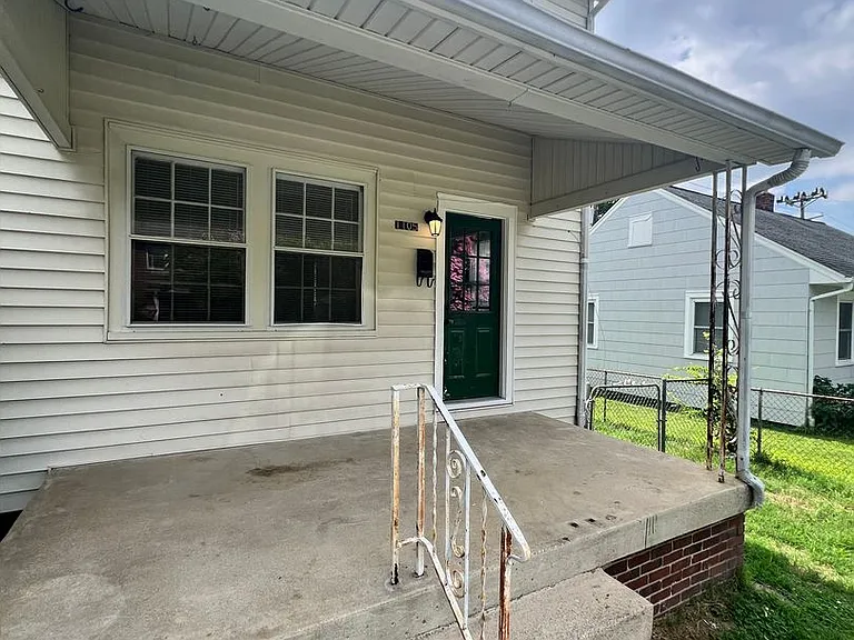 1105 Berry St — Photo 1