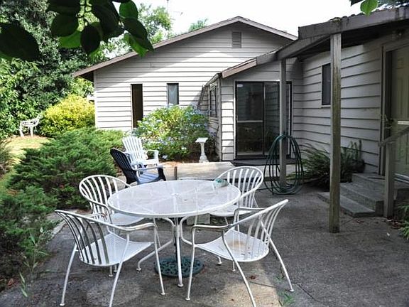 3rd image of 723 98th Ave NE