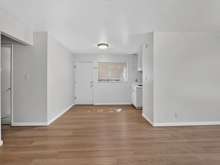962 Lupin Dr #3 — Photo 3