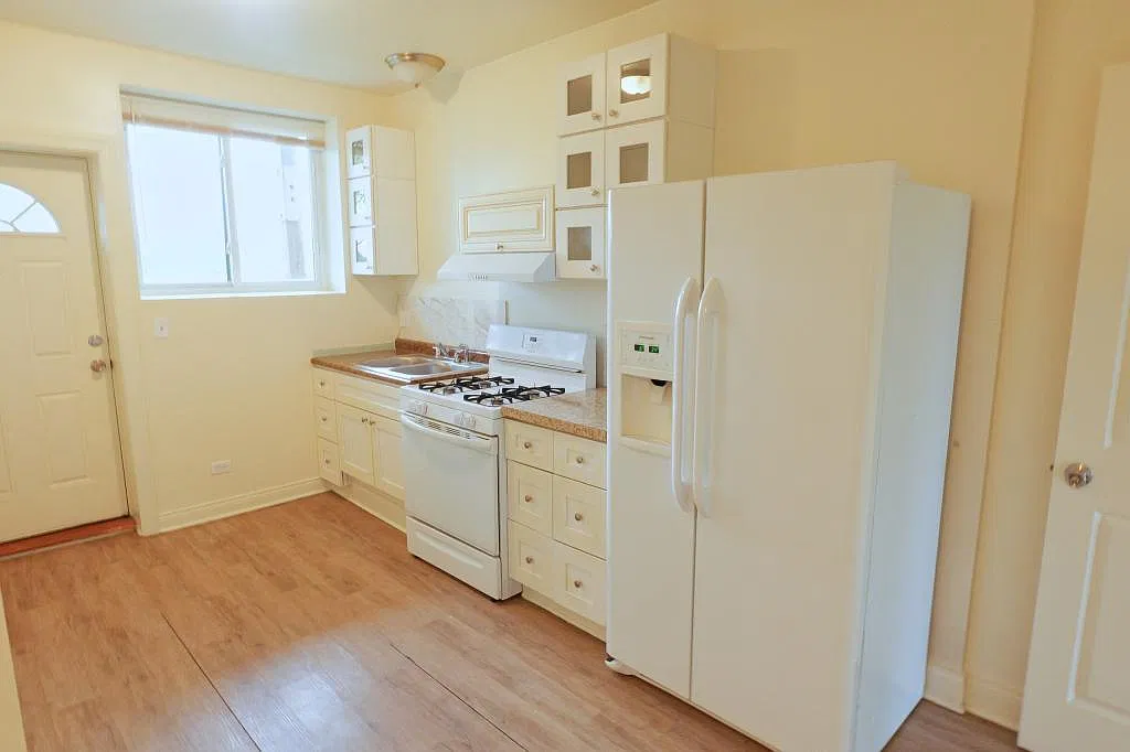 1351 W 81st St, 3 — Photo 2