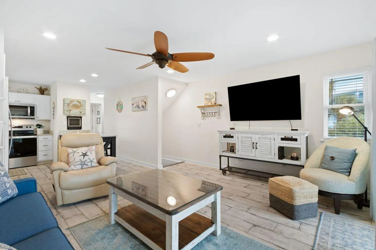 2 bed, 3.0 bath, 990 sqft, $3,169 — Photo 1