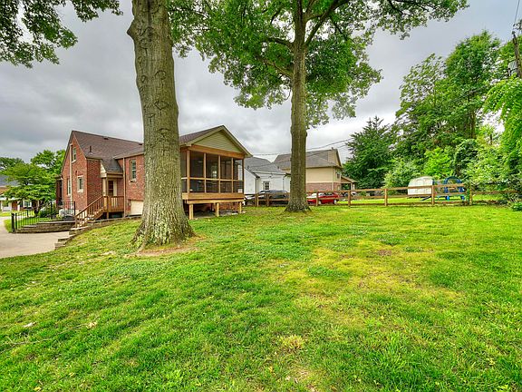 5th image of 15 Oxford Dr