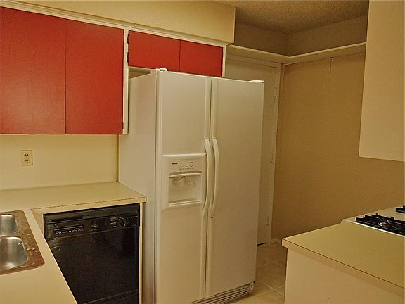 5th image of 8117 Ceberry Dr #B