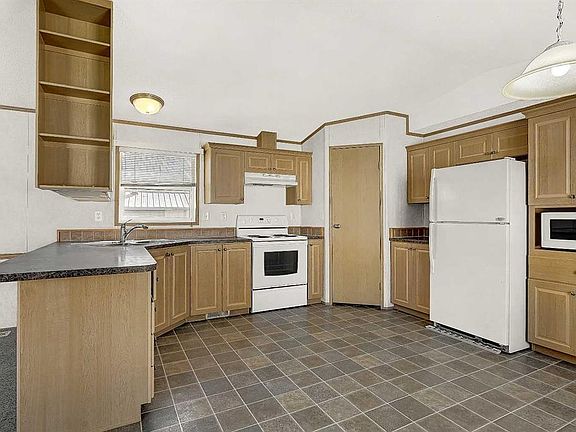 3rd image of 9824 104th Ave #66