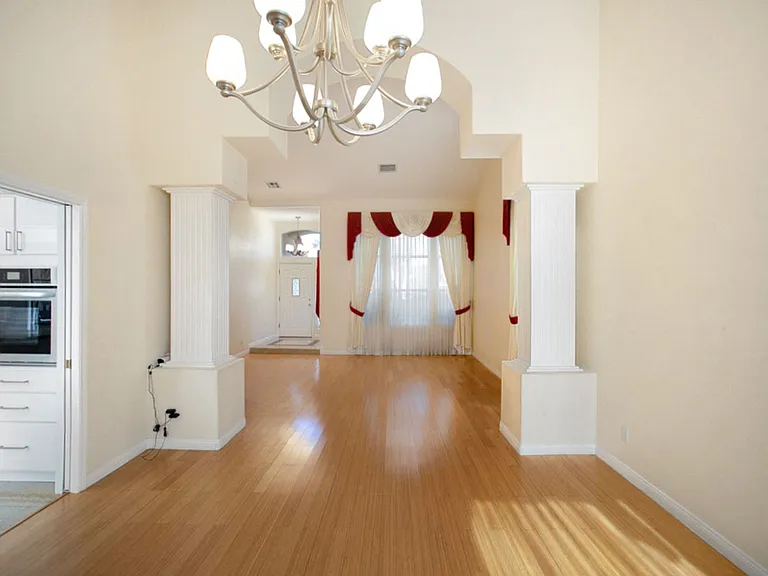 2120 Waterbury Ln — Photo 9