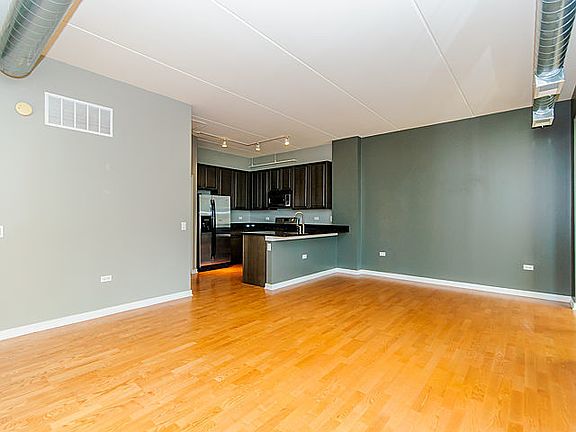 3rd image of 873 N Larrabee St #36