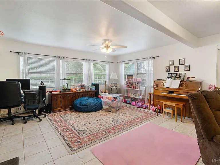 1114 S 8th Ave — Photo 4