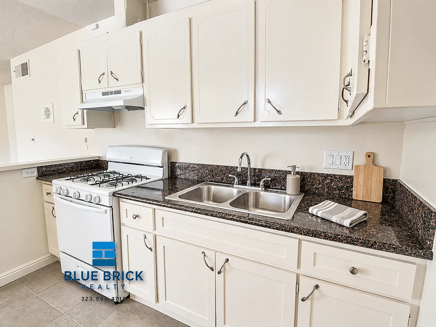 Great Valley Location! 1-Bedroom with A/C & Laundry — Photo 2