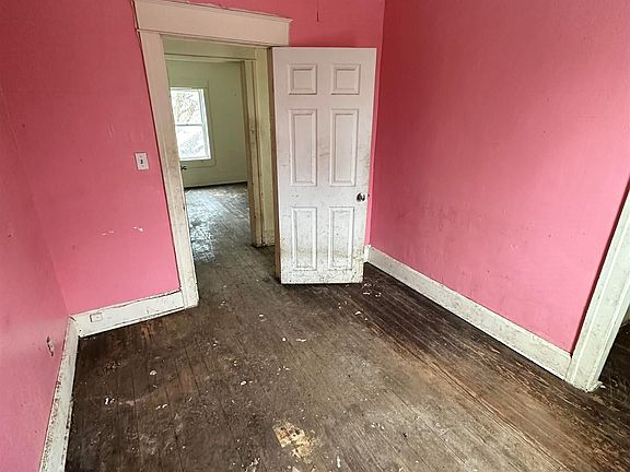 3rd image of 1372 Washington Ave