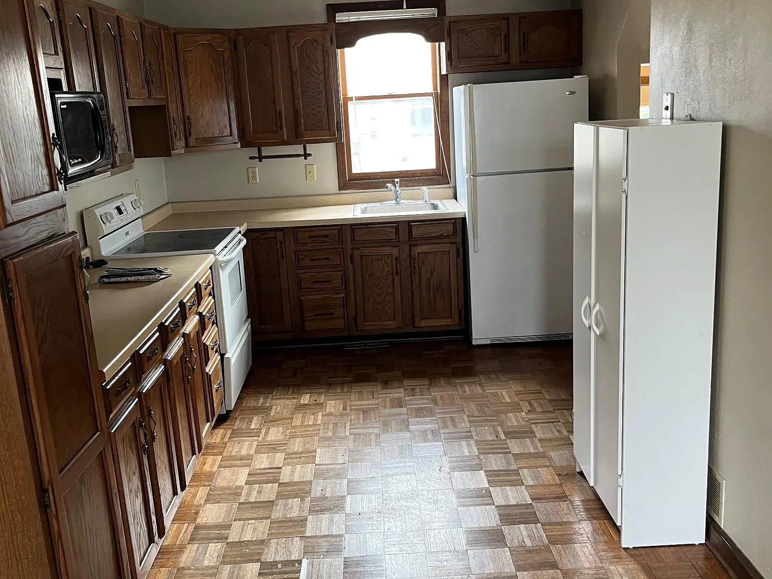 3 bed, 1.5 bath, 1645 sqft, $1,675 — Photo 4