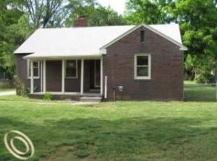 8445 Superior Ave, Center Line, MI 48015