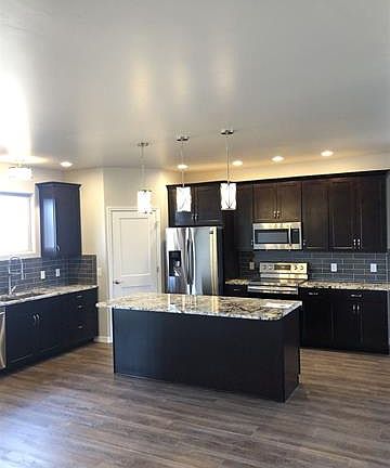 4th image of 581 Ravenna Ct