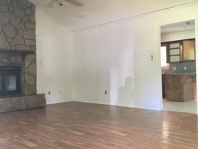 110 Post Oak Ln — Photo 2