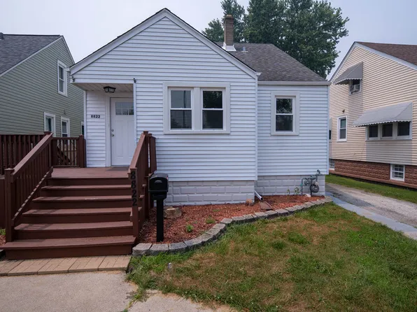 8822 S California Ave, Evergreen Park, IL 60805