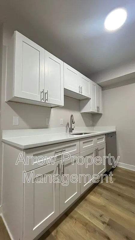 2 bed, 1.0 bath, 826 sqft, $1,200 — Photo 3