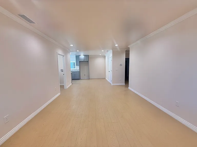 504 Dewey Ave — Photo 2