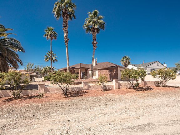 3rd image of 3341 Thunderbird Dr