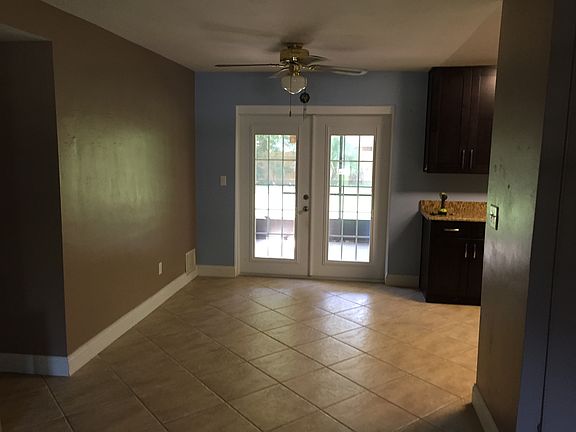 3rd image of 409 Lillian Dr